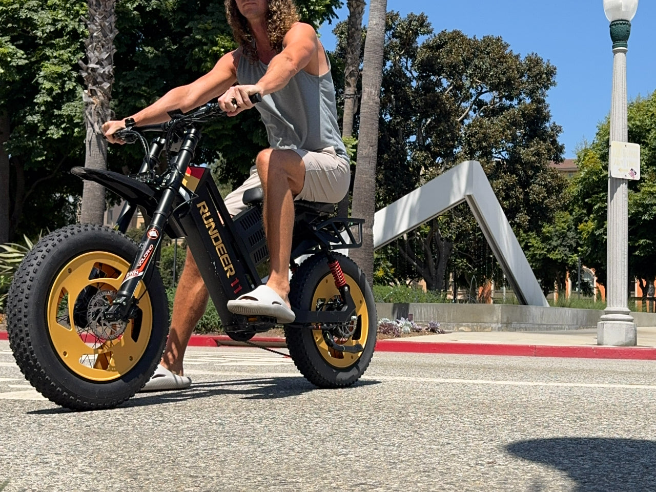 Why-20x4-Inch-Fat-Tire-E-Bikes-Are-Changing-the-Way-We-Ride Rundeer