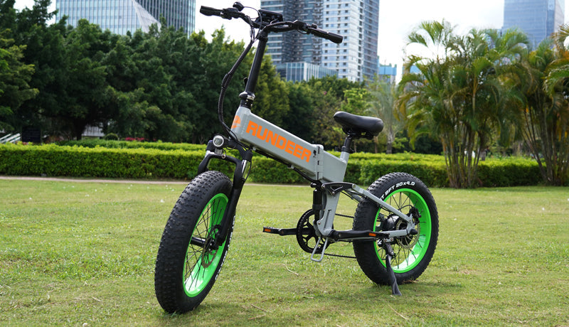 Off-Road-Cycling-With-a-Fat-Tire-E-Bike Rundeer