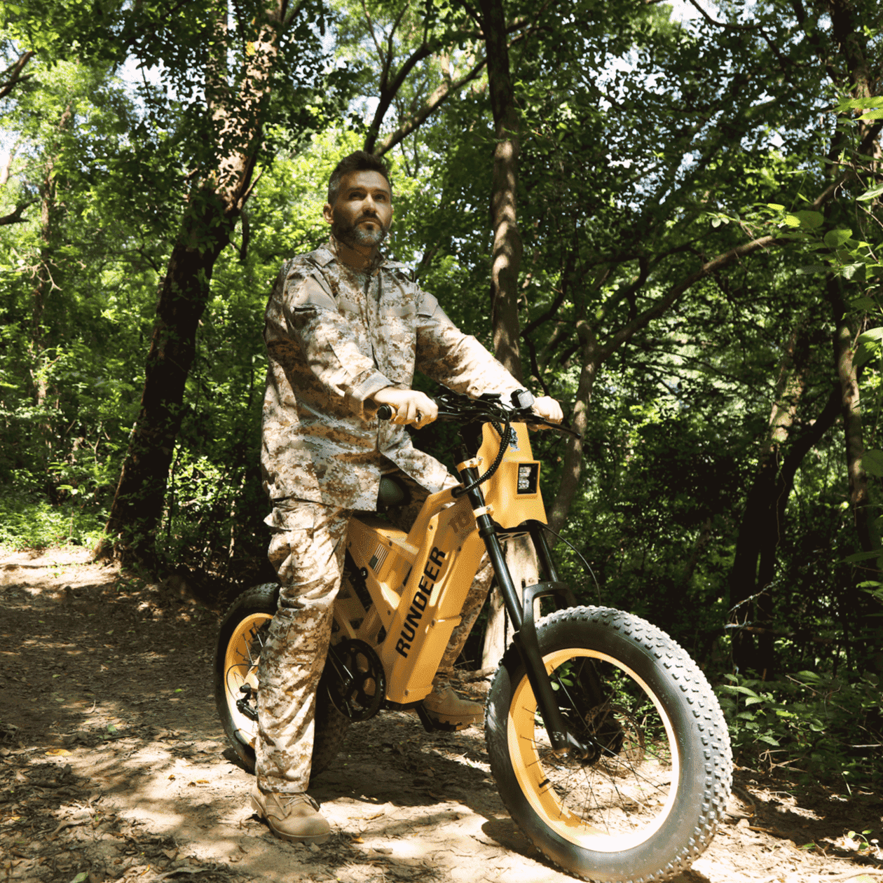 Rundeer Attack10 e-bike riding on trail